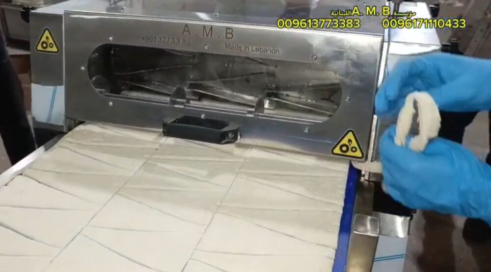 ماكينة تقطيع الكروسان