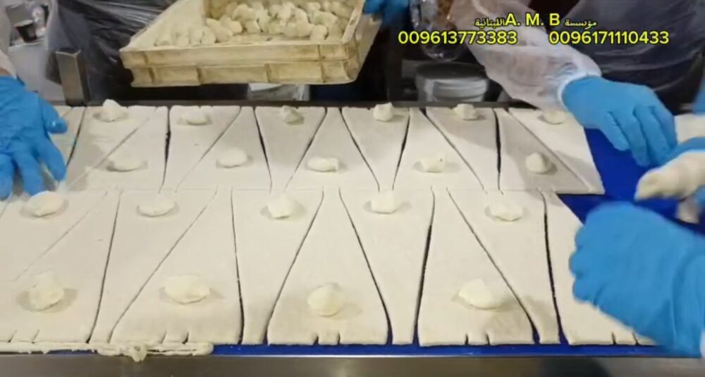 ماكينة تقطيع الكروسان